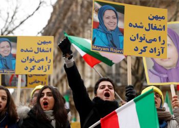 الاحتجاجات الإيرانية ضد نظام 1979: الشباب يقودها واللاعنف سلاحها