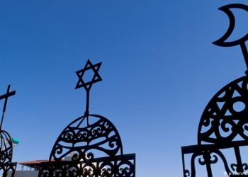 تجارب كونية في تدريس الأديان