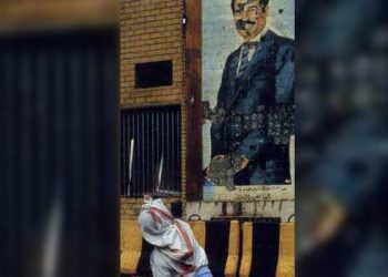التَّاريخ يُعيد نفسه.. بتدمير صورة صدام (1991) وصورة الخميني (2018)